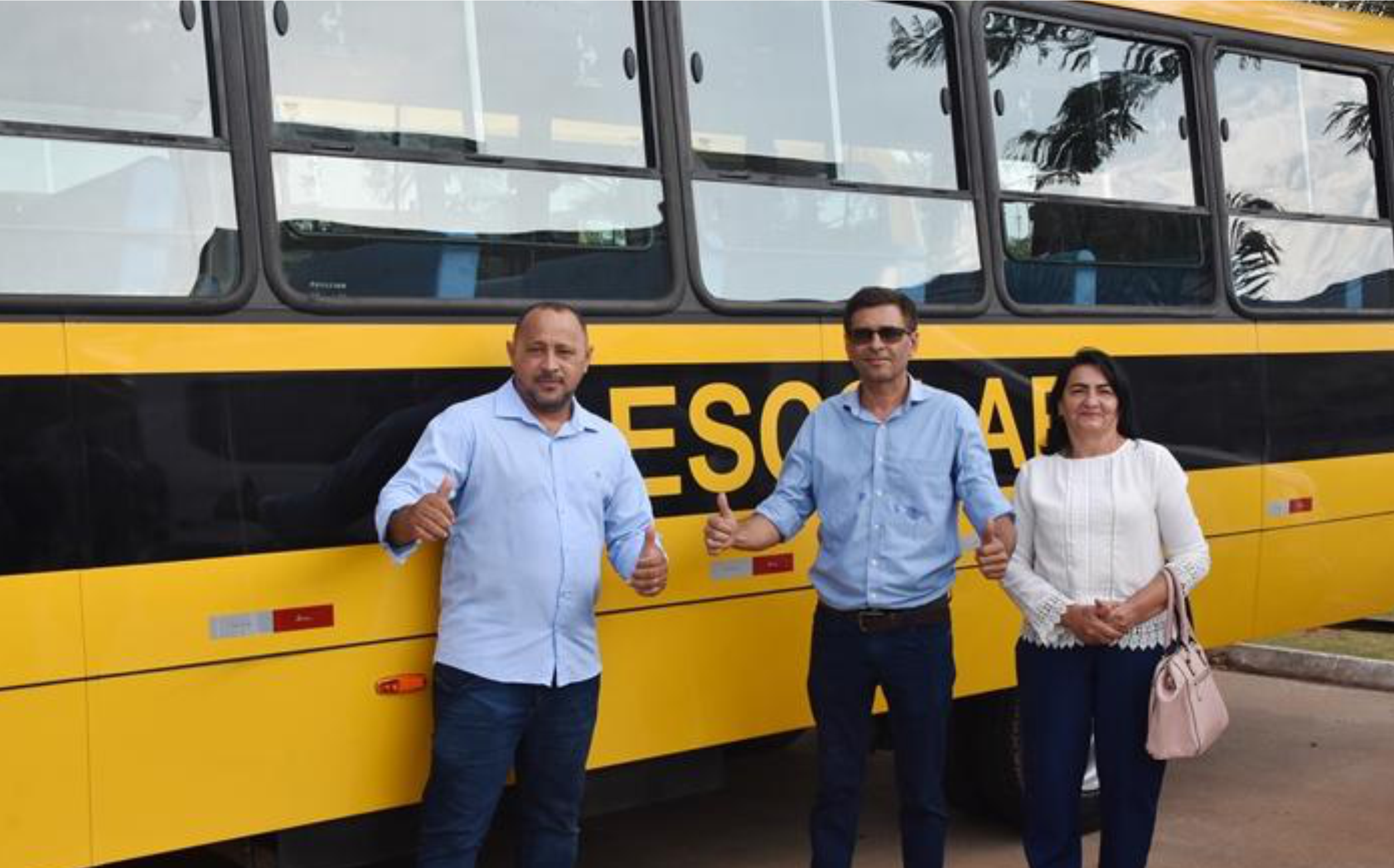 Mayor Alex Berto receives 4 buses and machinery from the State Government for Rosário Oeste